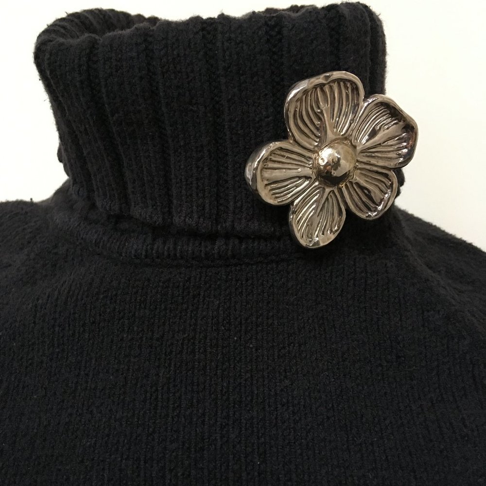 Electroplate Silver Flower Pin